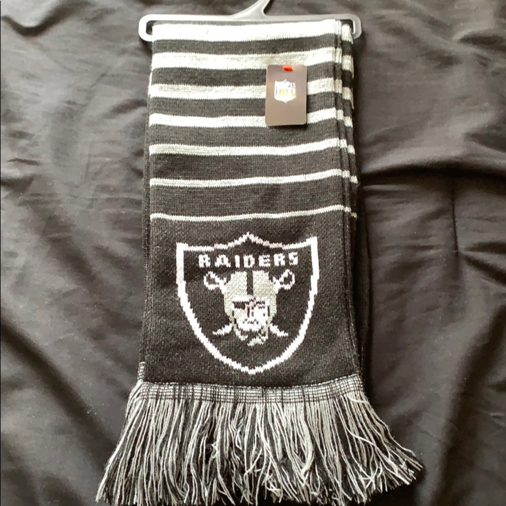 Raiders scarf